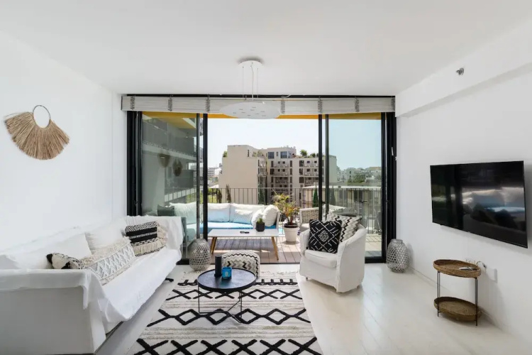 Beach House Style Condo & Pool