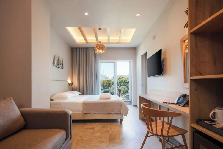 Suite with balcony and with inland view
