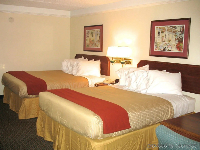 Red Roof Inn & Suites Clinton, TN