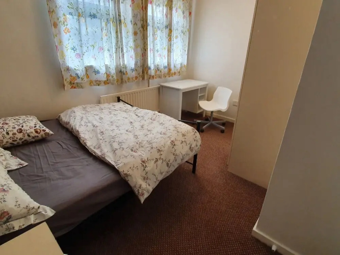 17 Spring Close Service Apartment