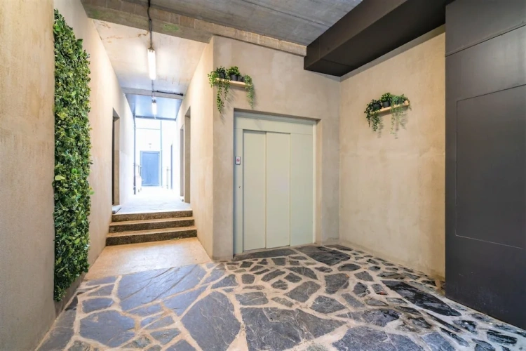 2 Bedrooms Classic Apartment with balcony