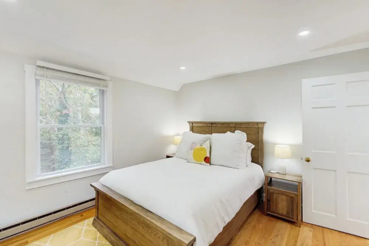 3BR House Close to Beach: Large Yard & Deck!