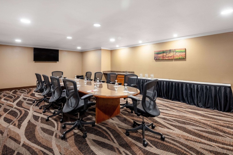 Ramada by Wyndham Spokane Airport photo 14