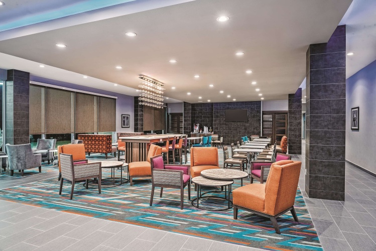 La Quinta Inn & Suites Dallas Grand Prairie North photo 17