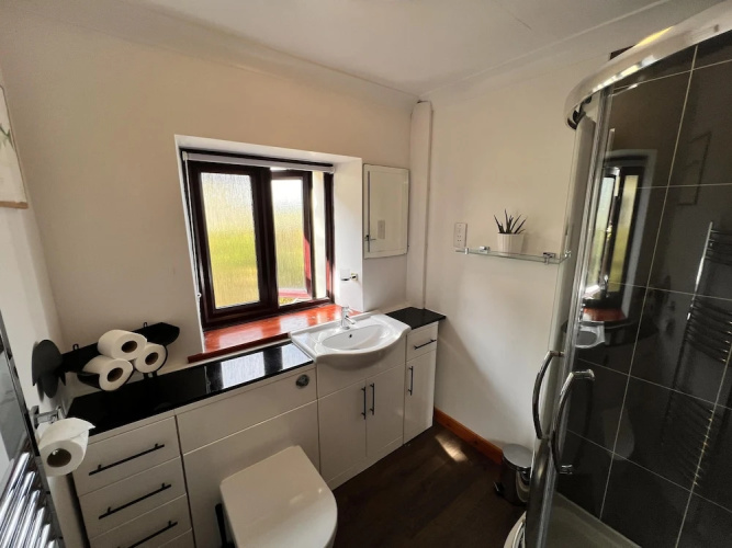 Detached 3 Bed Cottage, Mountain Views- Pets, Wifi