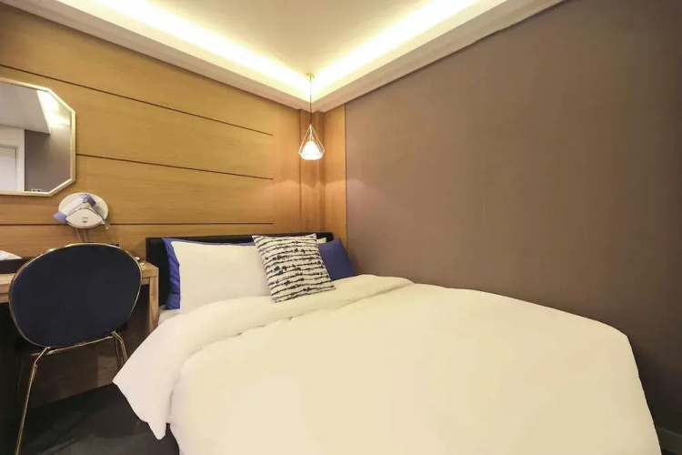 Bay hotel