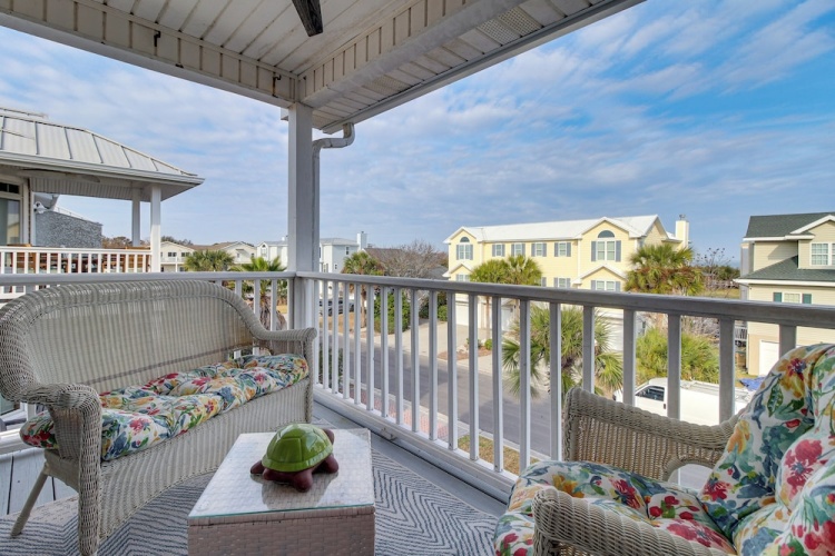 4 Bedrooms Apartment with balcony