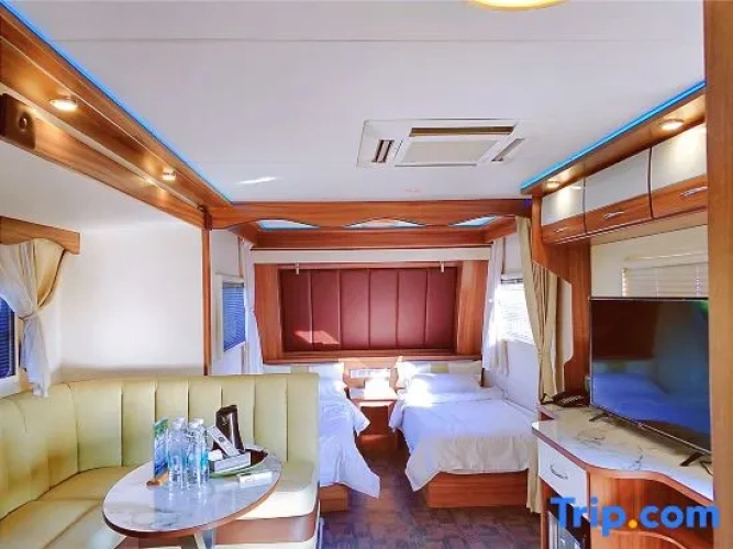 Standard room with lake view