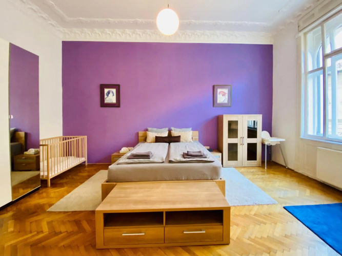 Deco House - Huge central two bedroom