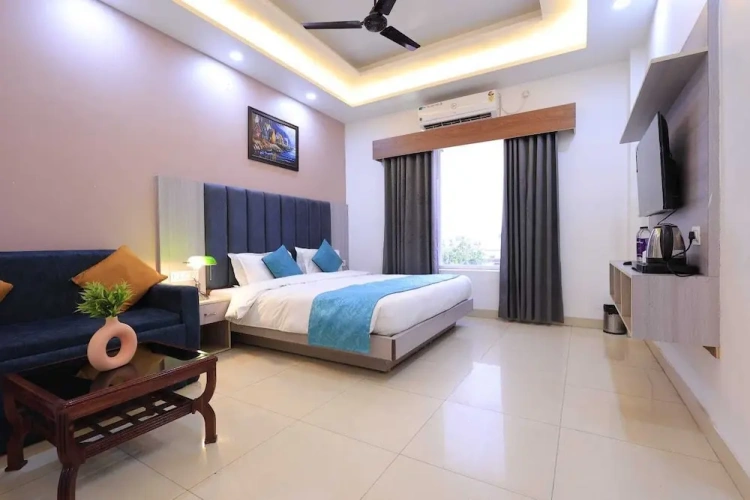 Standard Double room with pool view