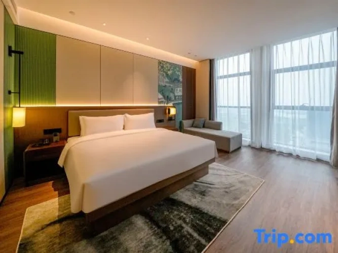 Deluxe Double room with city view