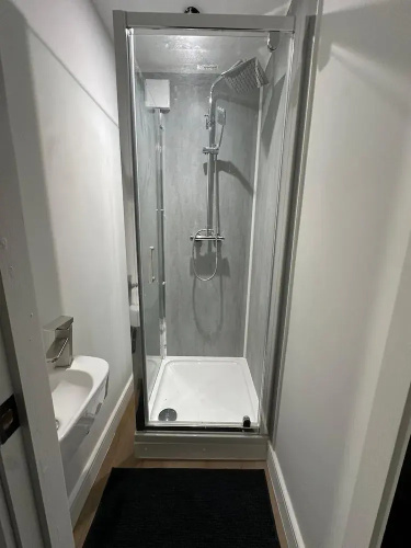House-sleeps8-parking-garden