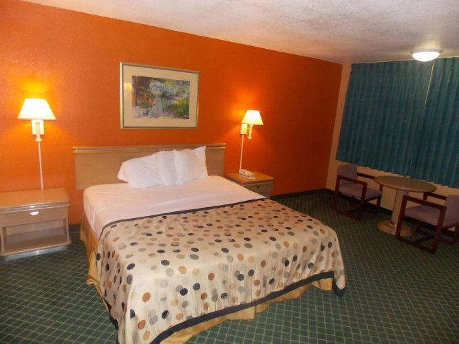 Apex Inn