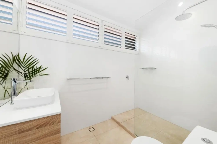 3 Bedrooms Apartment