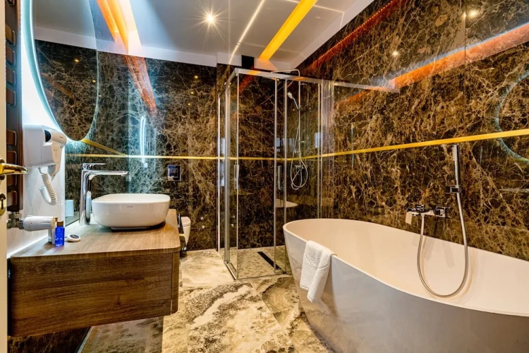Luxury Double room with balcony and with courtyard view