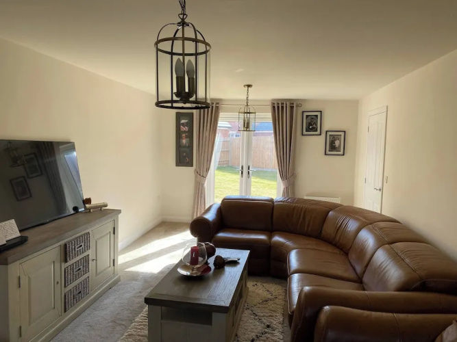 Comfortable 5 - Guest Abode - In Quiet Village
