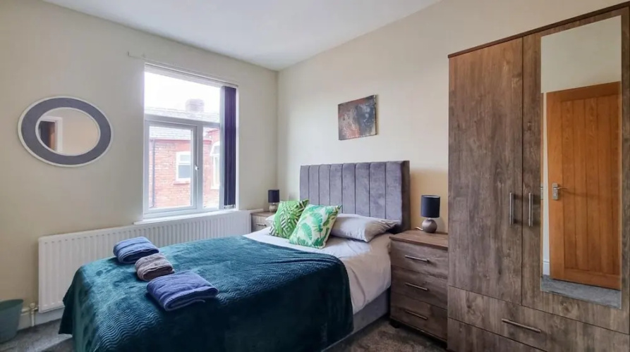 Rustic Ebony Suite With Free Parking