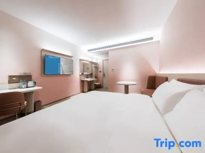 Standard Double room with street view