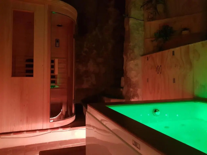 La grotta nel borgo