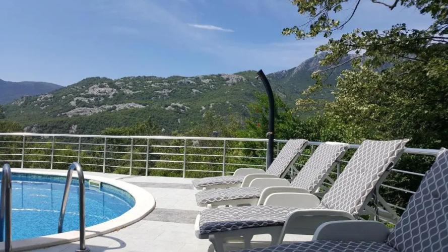 Whitehouse Villa