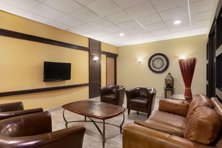 Days Inn by Wyndham Levis photo 12
