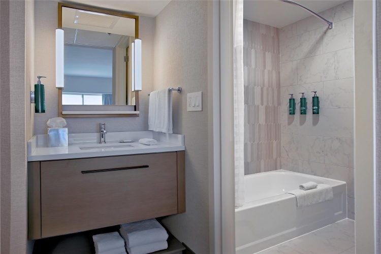 DoubleTree by Hilton Cedar Rapids Convention Complex photo 11