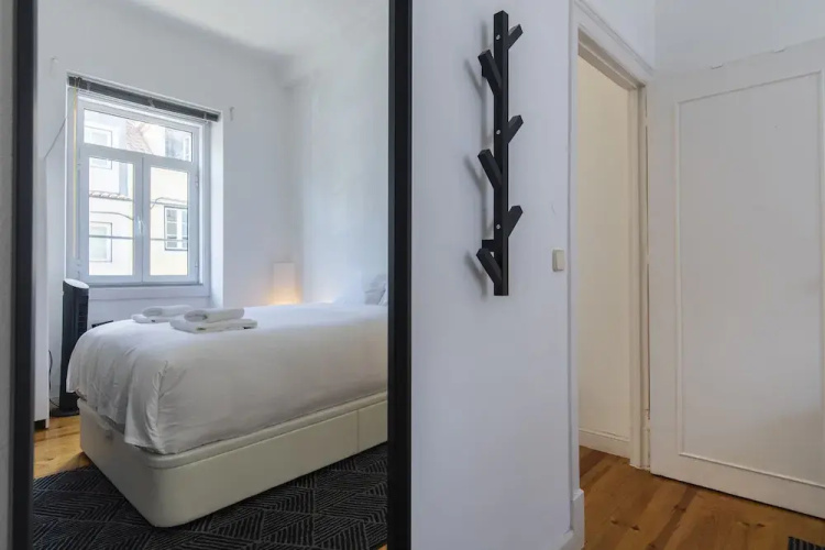 Sunny & Quiet Lisbon Apartment