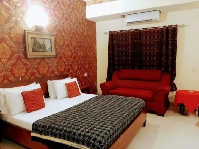 Grand One Hotel Faisal Town