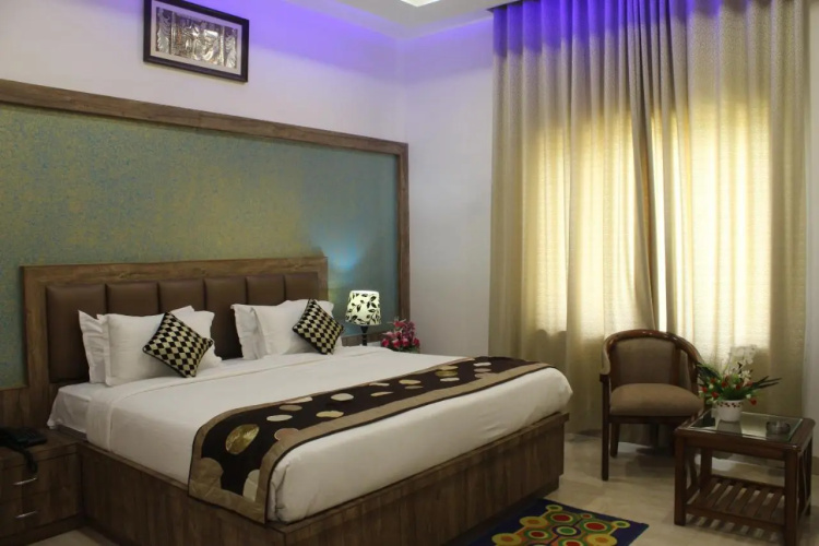 Regal Hotel & Restaurant
