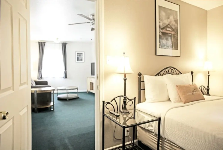 1 Bedroom Deluxe Suite