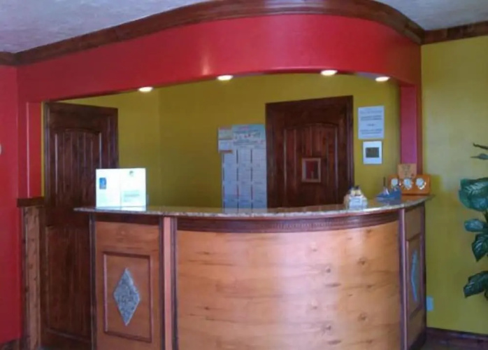 Economy Inn & Suites