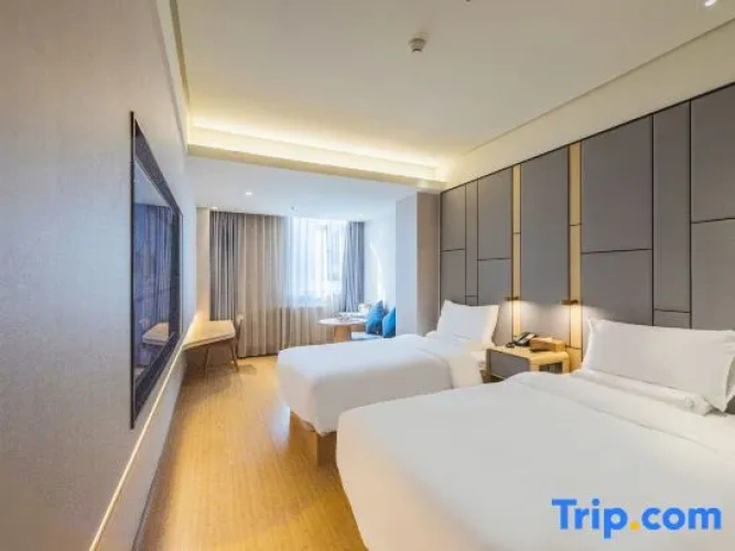 Standard Double room with street view