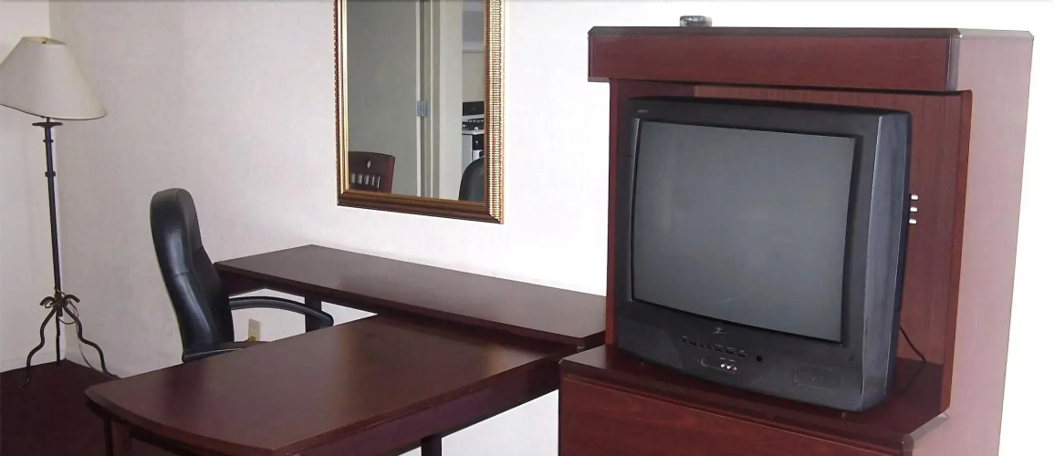 American Inn & Suites