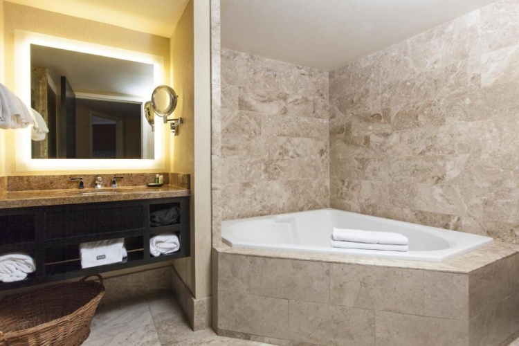 2 Bedrooms Quadruple Suite oceanfront