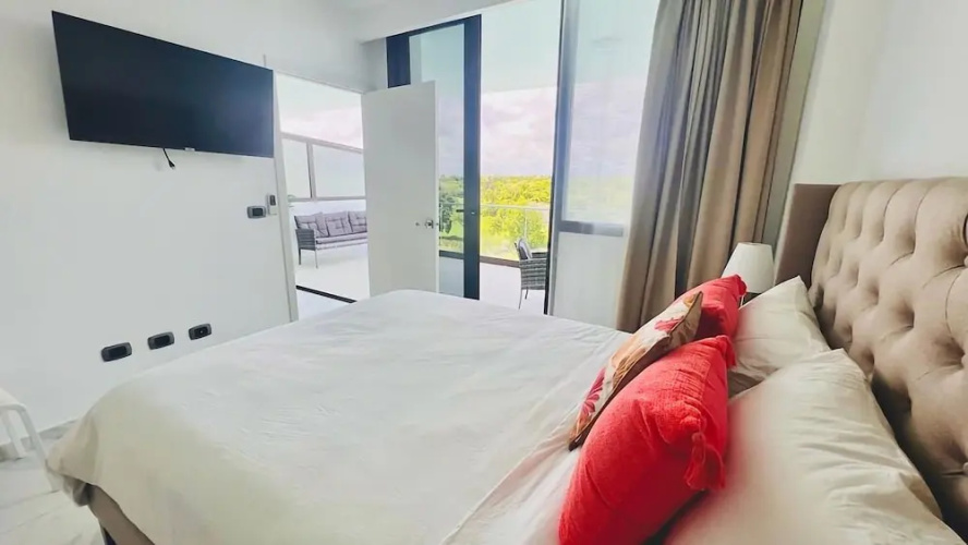 Luxury Apartment With Pool And Golf View