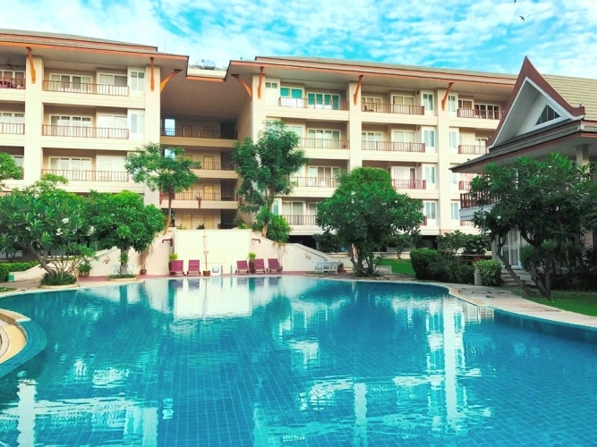 2 Bedrooms Apartment with pool view