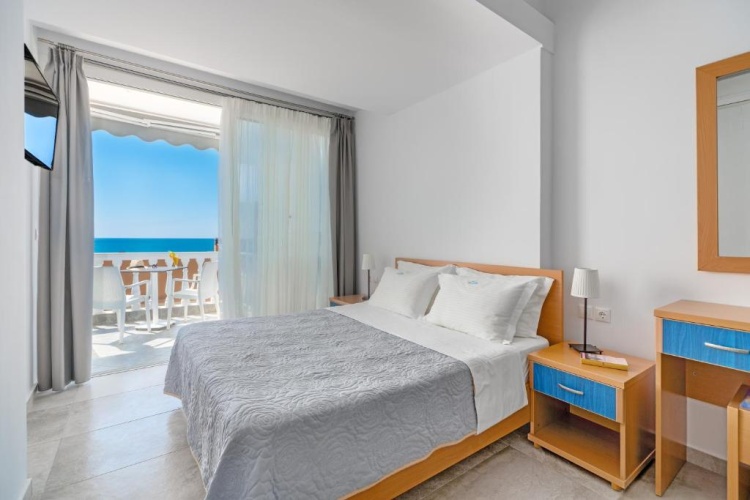 Superior Double room with partial sea view