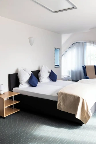Standard Triple room