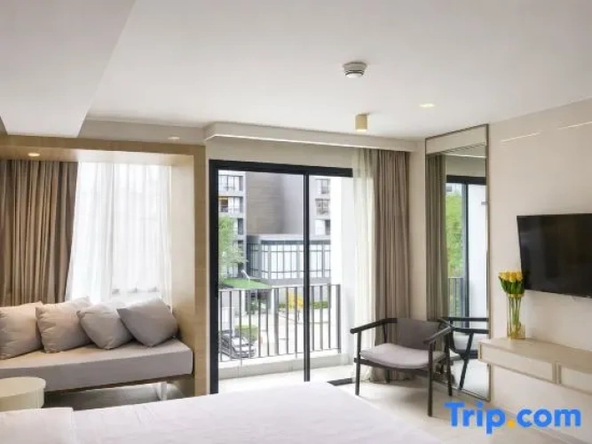 Deluxe Double room with balcony and with city view