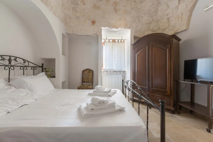 3279 Trullo Due Coni by Barbarhouse