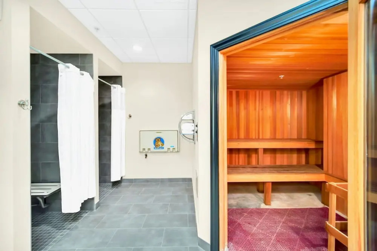Modern 2BR Condo- Pool Hot Tub Close to Disney