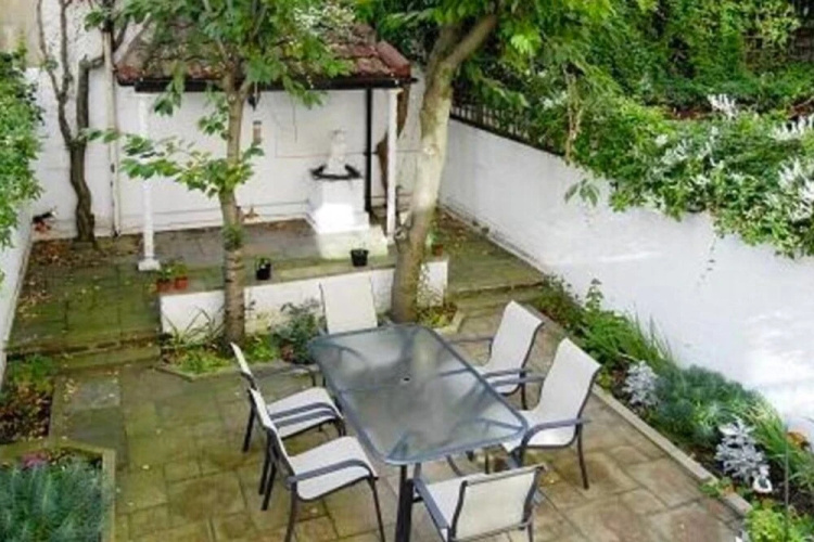 Spacious 4 bed home opposite Hyde Park