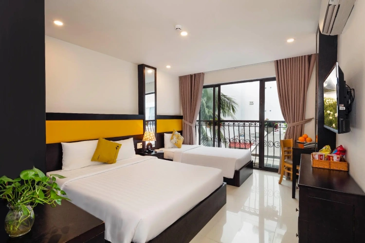 Standard Triple room with balcony