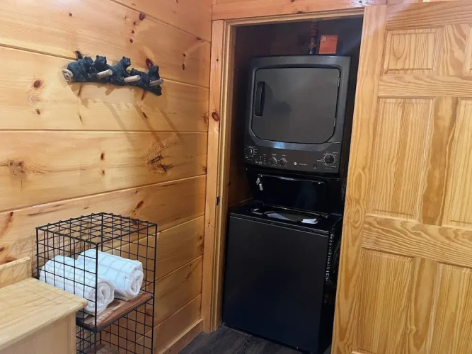 Bear Hug Hideaway 2 Bedroom Cabin