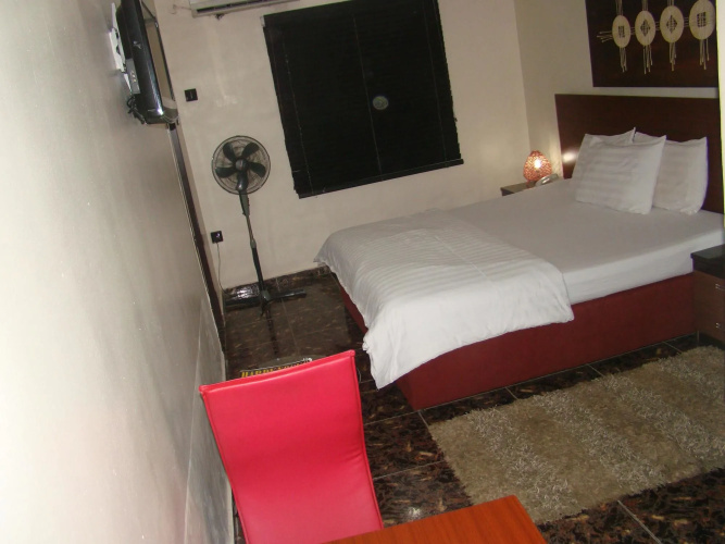 Charlie's Place And Suite