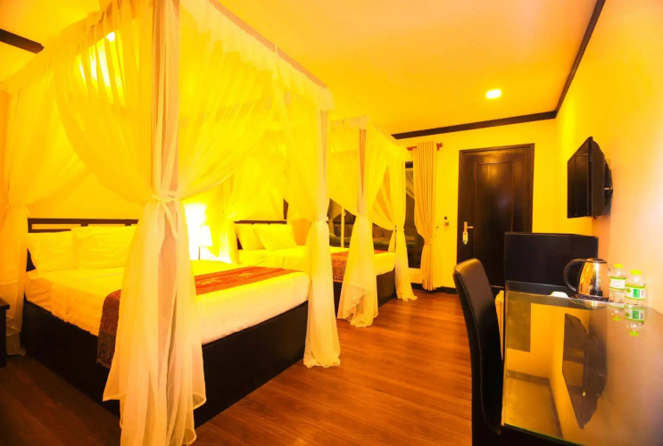 Twin Palms Resort
