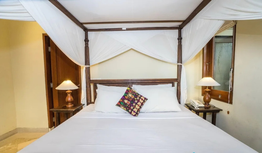 3 bedroom villa river side Legian
