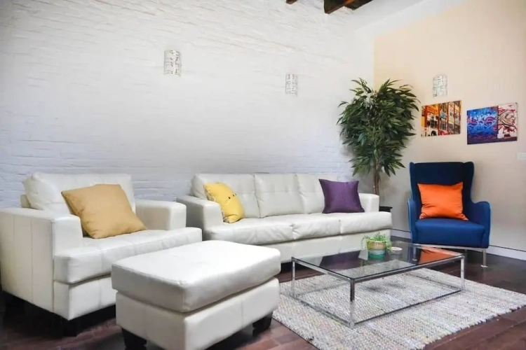 3 Bedrooms Apartment
