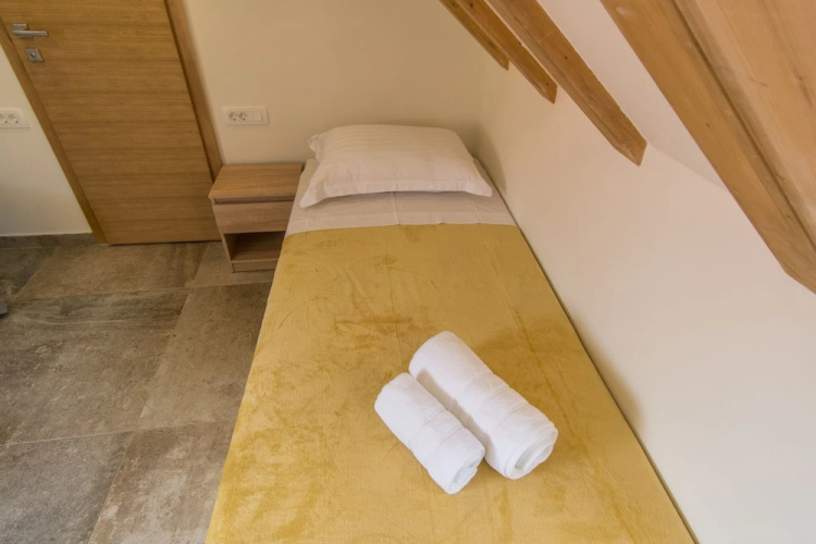 JR Luxury Guesthouse 2