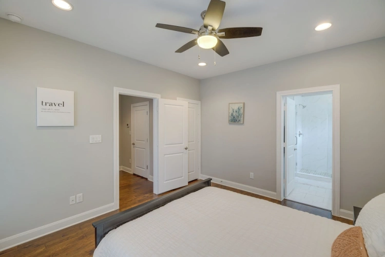 Spacious Houston Townhome ~ 5 Mi to Downtown!